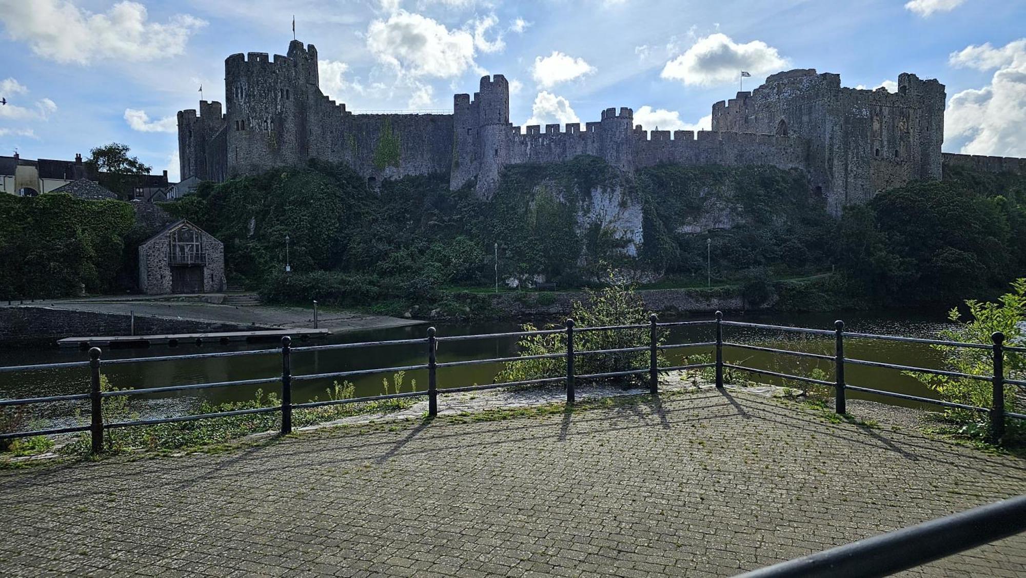 Castle Pond House Lägenhet Pembroke Exteriör bild